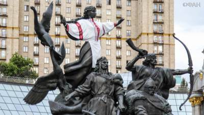 В Киеве предрекли падение Украины в финансовую пропасть
