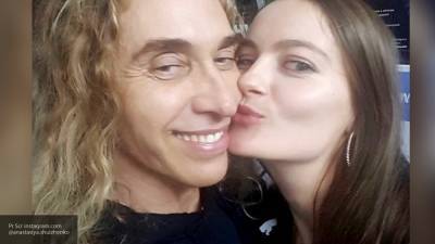 Шульженко подтвердила интимную связь с Тарзаном фотографией с поцелуем