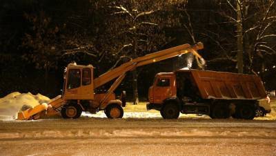 Почти 2,5 тыс. единиц техники будут убирать улицы Петербурга от снега