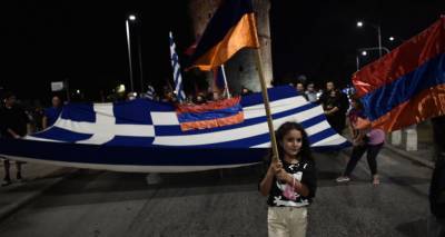 Греки и армяне собрались близ турецкой границы в знак протеста