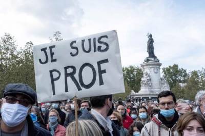 Во Франции закроют мечеть, призывавшую запугать убитого позже учителя