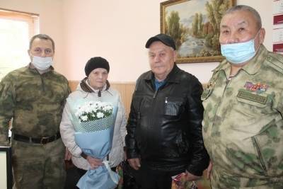 В Бурятии росгвардейцы поздравили ветеранов с днем пожилого человека