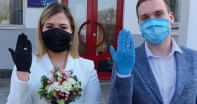 Под венец – в маске, кольцо – на перчатку. В ульяновских загсах, несмотря на пандемию, грядет свадебный бум