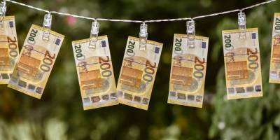 Француженка обнаружила полмиллиона евро в своем подвале