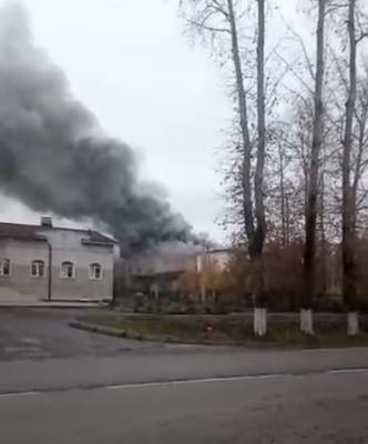 В Сети появилось видео пожара на СТО в Кемерове