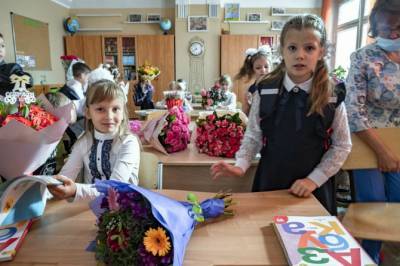 В Госдуме предложили дать отпуск родителям младшеклассников на время каникул