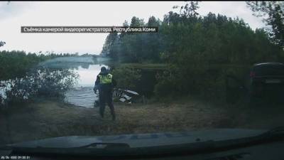 В Сыктывкаре полицейские выловили из озера пьяного автолюбителя