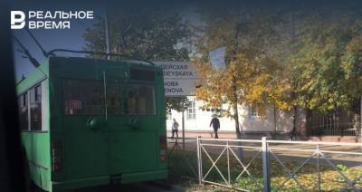В Казани из-за обрыва троллейбусной линии на улице Ершова образовалась пробка — видео