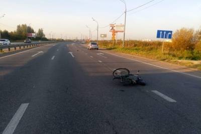 Водитель из Тверской области задел велосипедиста зеркалом автомобиля