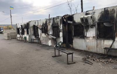 КПВВ Станица Луганская снова закрыт, несмотря на локализацию пожаров