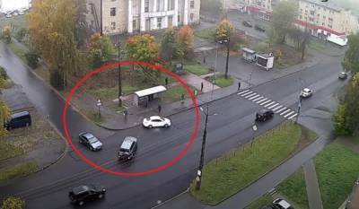 В Петрозаводске машина чуть не убила пешеходов после ДТП