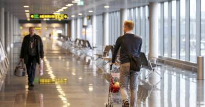 Латвийцев успокаивают, что летать вполне безопасно: в аэропорту "Рига" лишь один пассажир из 8000 оказывается болен Covid-19