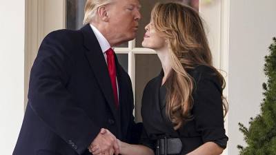 Президент США Дональд Трамп с супругой заразились коронавирусом