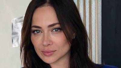 Актриса Самбурская ответила школьнику, раскритиковавшему ее грудь