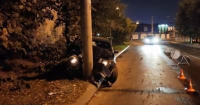 На Громовой BMW с пьяным водителем врезался в световую опору (фото)