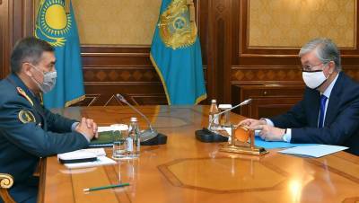 Токаев и Ермекбаев обсудили вопросы развития международного военного сотрудничества
