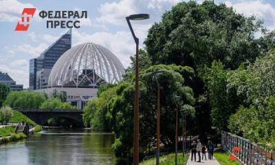 В Екатеринбурге в выходные очистят от мусора обмелевшую Исеть
