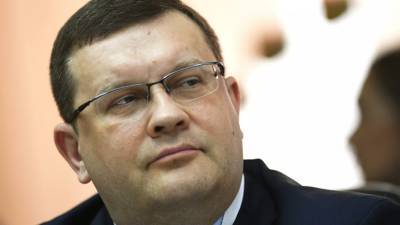 Красноярский суд оставил под арестом обвинённого в получении взятки экс-министра
