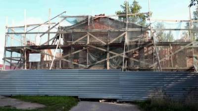 КГИОП обвинил арендатора Александровских ворот в разрушении памятника