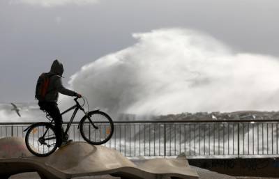 На Францию и Испанию надвигается мощный шторм «Алекс»