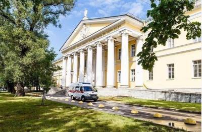 Старейшая больница Петербурга лишилась главврача перед второй волной коронавируса