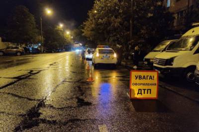 В Одессе Toyota сбила девушку-пешехода: водитель помогала спасать пострадавшую (видео)