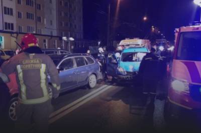 В Ивано-Франковске пьяный водитель стал виновником ДТП с пятью машинами