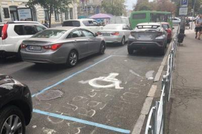 "Как бороться с этим беспределом?": киевляне оставили неприятный сюрприз "герою" парковки, фото