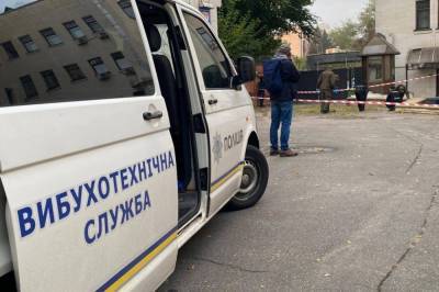 В Киеве неизвестные попытались подорвать здание ВАКС: первые подробности и фото
