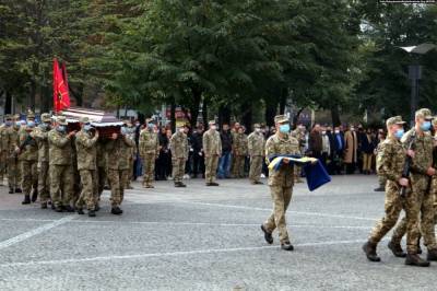 В Днепре попрощались с военным, который погиб во время сентябрьского пожара в Луганской области
