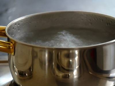 «Выделяет мышьяк, кадмий, свинец»: ученые рассказали о вреде алюминиевой посуды