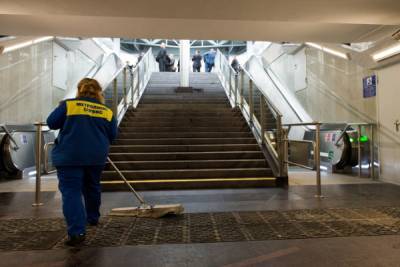 В петербургское метро перестали пускать без маски