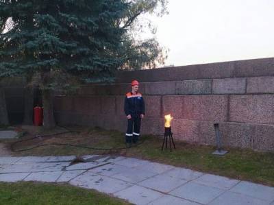 Вечный огонь в Петербурге переносили на временную горелку (фото)