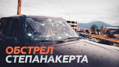 Воронки от снарядов и обломки здания: корреспондент RT побывал на месте обстрела в Степанакерте