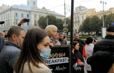 «Брехуны, сдохните!»: Зеленского и сопровождающих обругали в Черновцах, видео