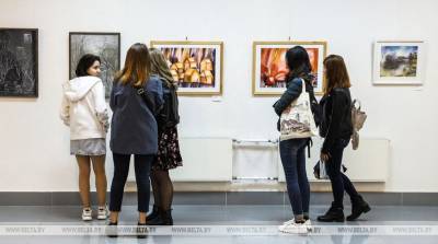 Выставка "Берасцейская палітра 2020" знакомит с лучшими работами профессиональных художников региона