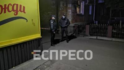Напал со спины: в Киеве неизвестный убил ножом хозяйку продуктового магазина и скрылся
