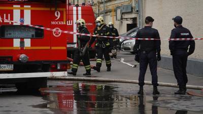 В доме на западе Москве эвакуируют жильцов из-за пожара