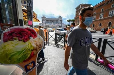 В Риме защитные маски стали обязательными на улице