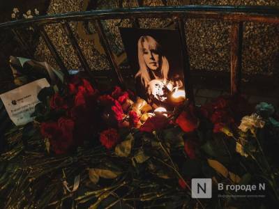 Появились фото стихийного мемориала на месте смерти Ирины Славиной