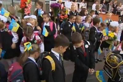 Украинские школьники на переменах продолжают общаться на русском