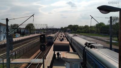 Поезд Львов-Киев пришлось остановить из-за голых буйных девушек