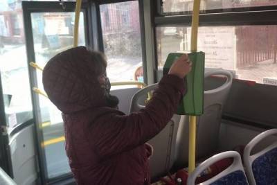 Система безналичной оплаты заработала в двух маршрутах муниципальных автобусов в Чите
