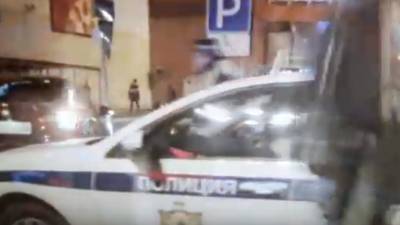 На парковке ТЦ в Рязани водитель пытался скрыться от полиции
