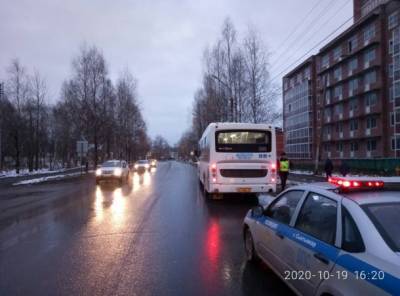 В Сыктывкаре пенсионерку «уронили» в автобусе