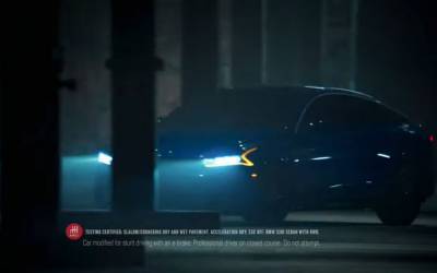 Kia заявила о превосходстве K5 над BMW 330i