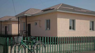 Нурсултан Назарбаев - Бауыржан Байбек - В Мактааральском районе 20 семьям вручили ключи от новых домов, построенных на средства фонда Birgemiz - informburo.kz