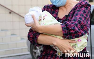 Жительница Мариуполя пыталась продать своего новорожденного ребенка