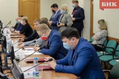 Депутаты Сыктывкара не оставили муниципальных чиновников без повышенныхокладов