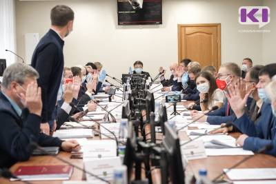 Совет Сыктывкара внес изменения в бюджет и зарплаты муниципальным служащим